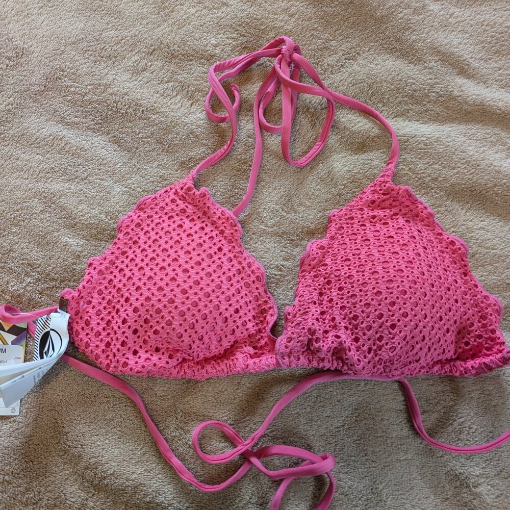 NWT Volcom Pink Triangle Bikini Top With Ruffles